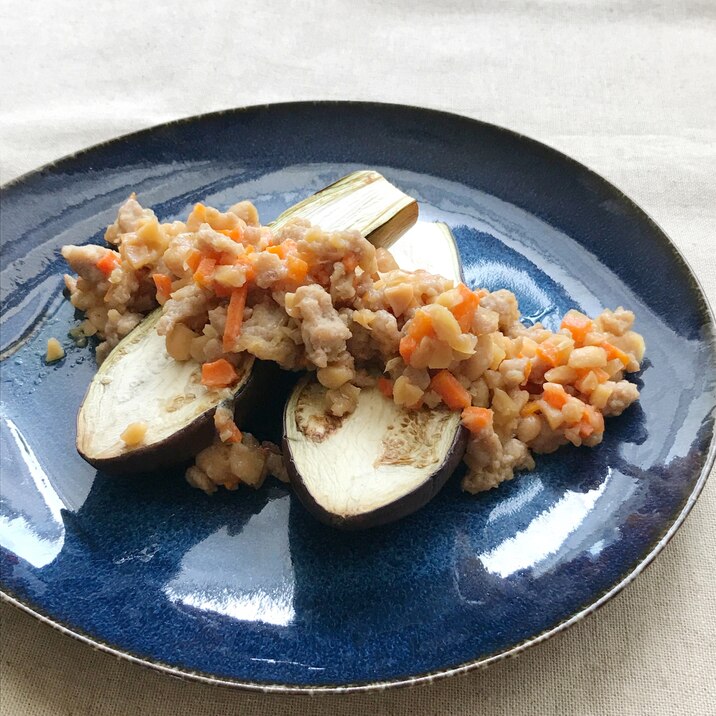 茄子の大豆入り肉味噌がけ